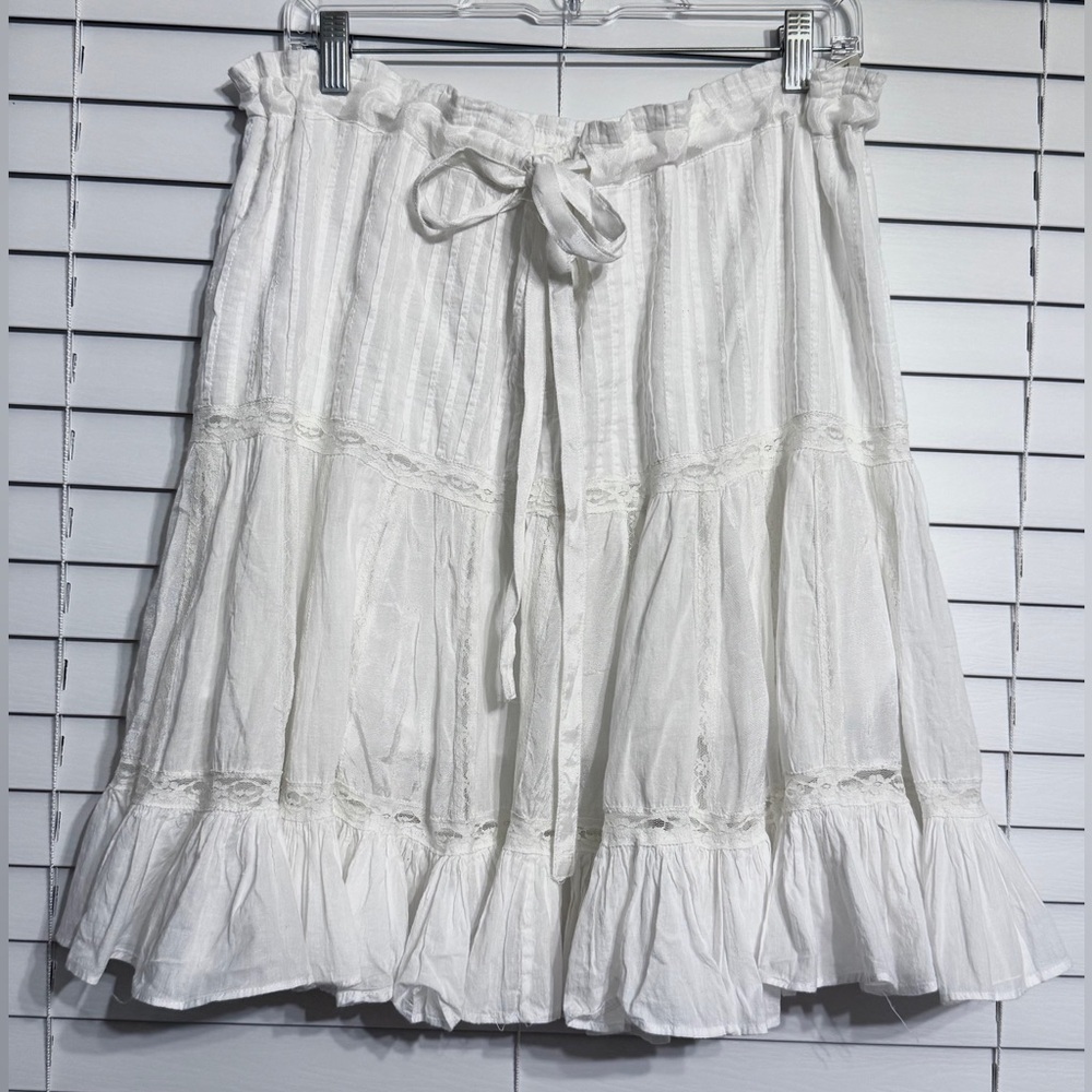 Lucky & CoCo 95% cotton Lace trimmed white skirt size medium